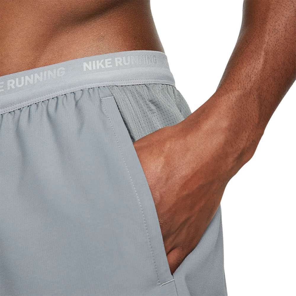 Nike M DF STRIDE 2IN1 7 SHRT | 084-SMOKE 3 Nike M DF STRIDE 2IN1 7 SHRT | 084-SMOKE - Image 3