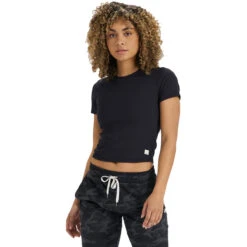 Vuori POSE FITTED TEE | BLK-BLACK